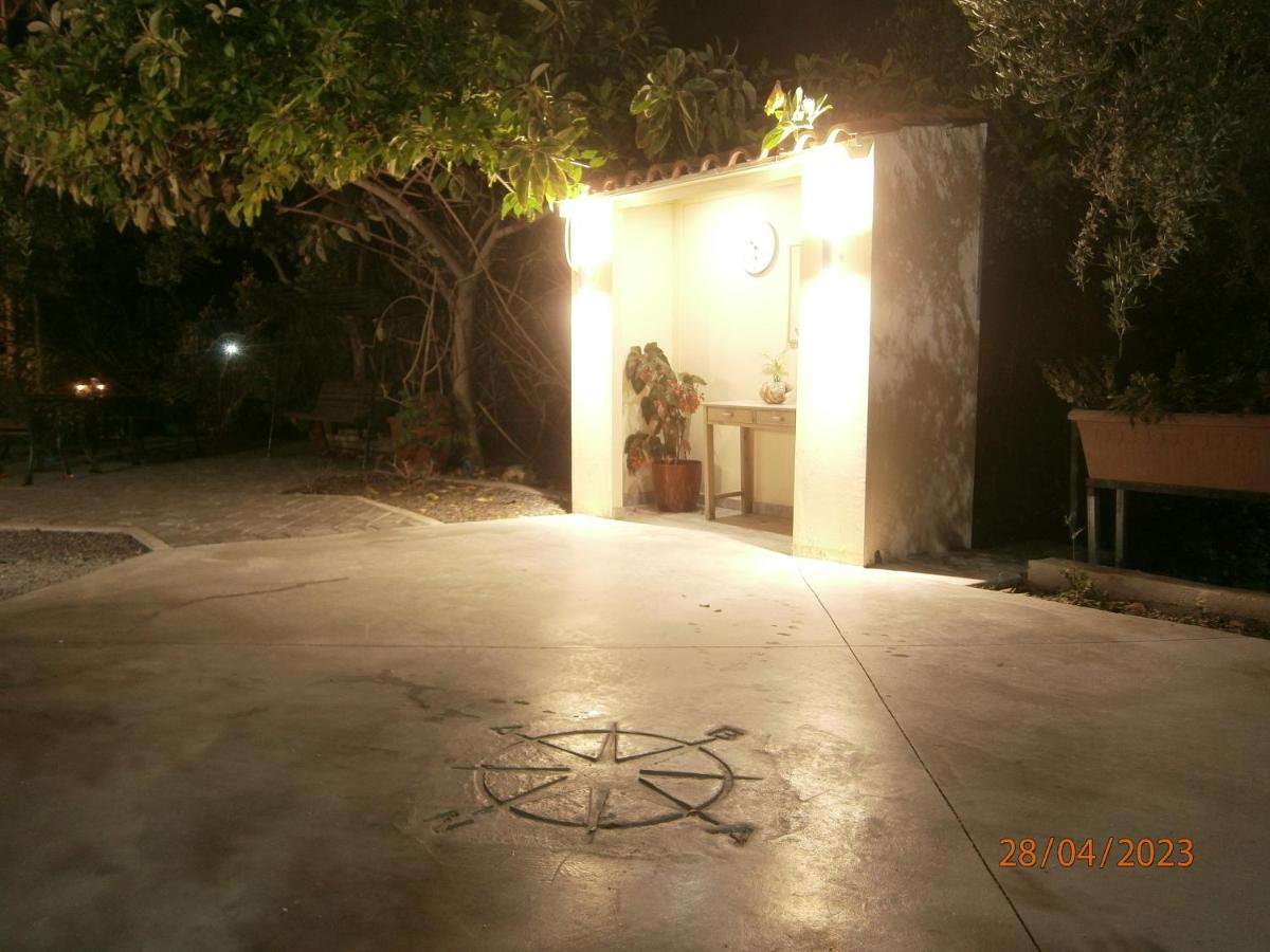 Aphrodite Studios & Apartment Bali  Luaran gambar